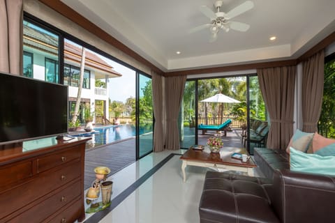 Poolside Villa | Living area | LCD TV