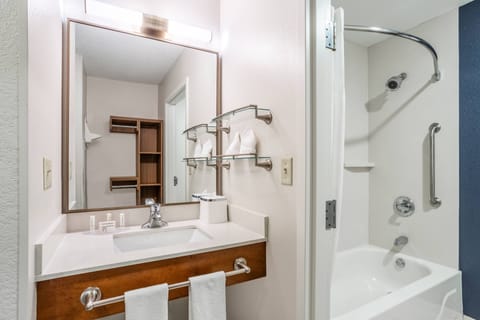 Room, 2 Queen Beds | Bathroom | Free toiletries, hair dryer, towels