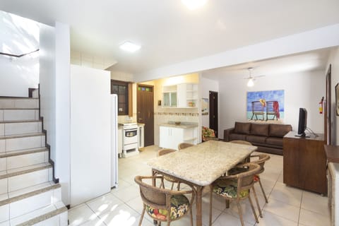 Basic Triple Room | Private kitchen | Full-size fridge, microwave, oven, stovetop