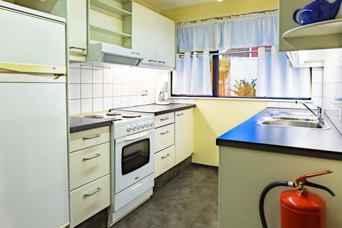 Apartment, 1 Bedroom | Private kitchen | Fridge