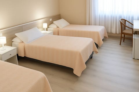 Classic Triple Room | In-room safe, desk, laptop workspace, free WiFi