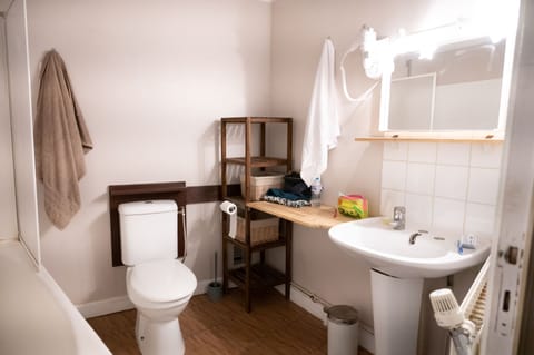 Quadruple Room, Multiple Beds, Non Smoking | Bathroom | Shower, free toiletries, hair dryer, towels