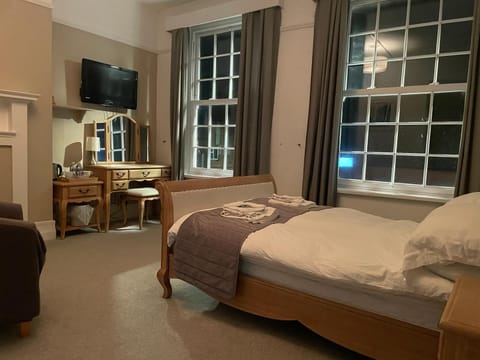 Standard Double Room, Ensuite, Sea View