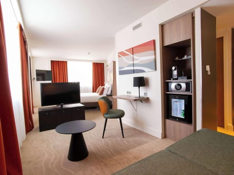 Suite, 1 Queen Bed (1 Double bed & 1 Double sofa) | 1 bedroom, premium bedding, free minibar, in-room safe