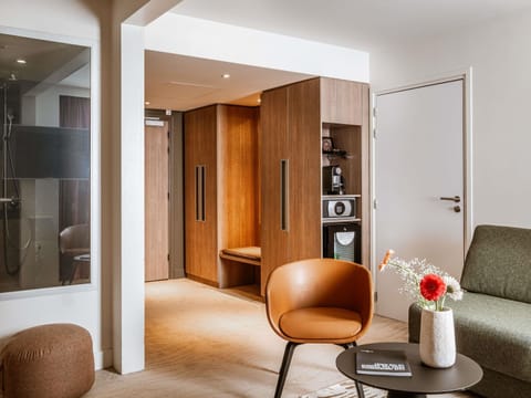 Executive Room, 1 Queen Bed with Sofa bed (with double bed and sofa for 2 person) | 1 bedroom, premium bedding, minibar, in-room safe