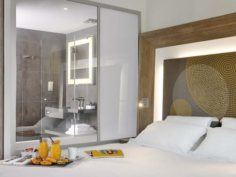 1 bedroom, premium bedding, minibar, in-room safe