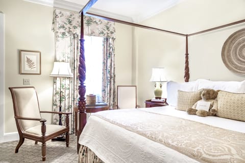 Piazza Room, 1 King Bed | Frette Italian sheets, premium bedding, pillowtop beds, in-room safe