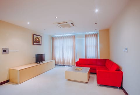 Family Apartment, 3 Bedrooms, Bathtub, City View | Living area | 42-inch TV with cable channels