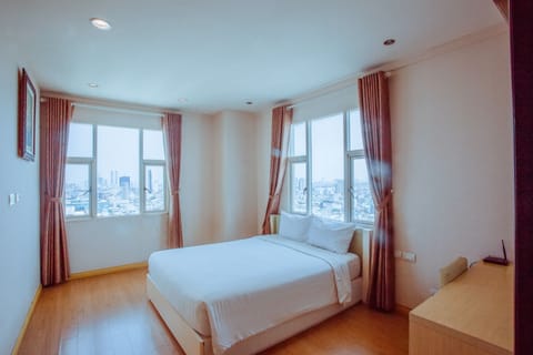 Family Apartment, 3 Bedrooms, Bathtub, City View | View from room