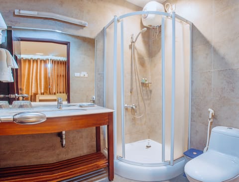 Suite, 2 Bedrooms | Bathroom | Hydromassage showerhead, hair dryer, slippers, bidet
