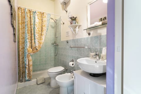 Standard Double or Twin Room, 1 Double or 2 Twin Beds, Private Bathroom | Bathroom | Shower, free toiletries, hair dryer, bidet
