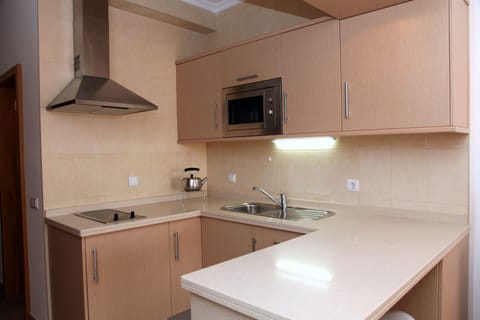 Superior Studio, Balcony | Private kitchen | Fridge, microwave, stovetop, coffee/tea maker