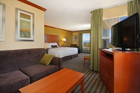 Suite, 1 King Bed, Non Smoking, Ocean View | Desk, iron/ironing board, WiFi, bed sheets