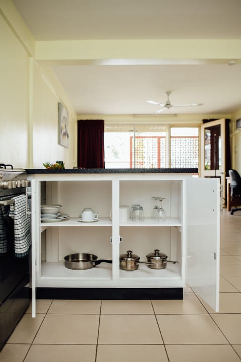 Executive Studio | Private kitchen | Fridge, microwave, stovetop, coffee/tea maker