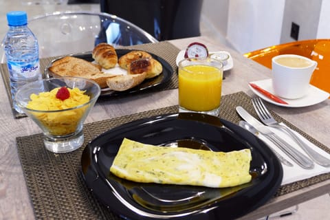 Daily continental breakfast (MAD 50 per person)