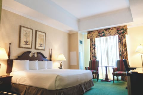 Deluxe Room, 1 King Bed | Premium bedding, Select Comfort beds, desk, blackout drapes