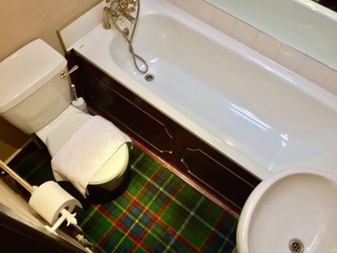 Historic Superior Double Room | Bathroom | Free toiletries, hair dryer, towels