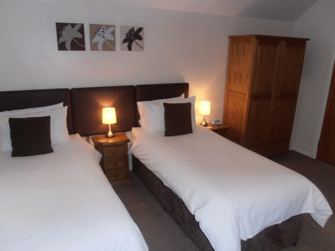 Triple Room | Premium bedding, individually decorated, individually furnished, desk