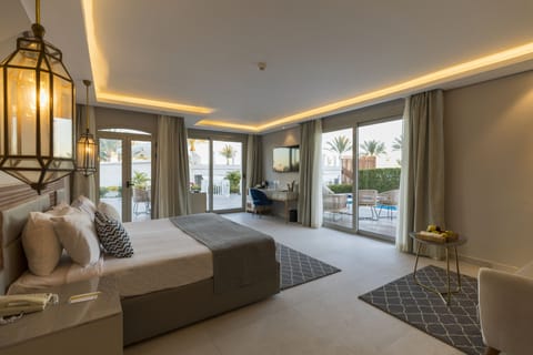 Diamond Pool Suite (Posh Club) | Pillowtop beds, minibar, in-room safe, individually decorated
