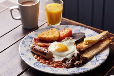 Daily full breakfast (GBP 10.00 per person)