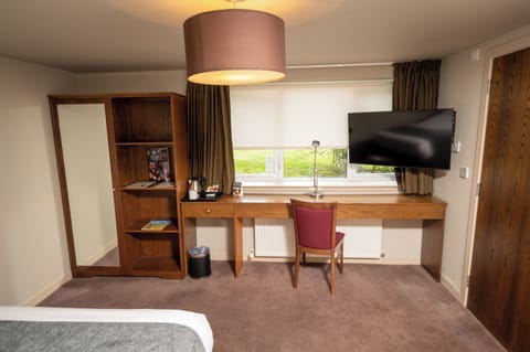 Standard Double Room, 1 King Bed | Desk, bed sheets