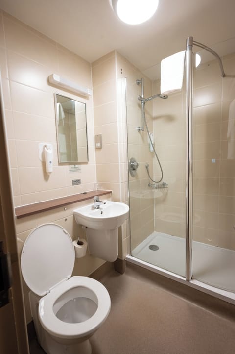 Economy Double Room Single Use, 1 Double Bed | Bathroom | Shower, hair dryer, towels