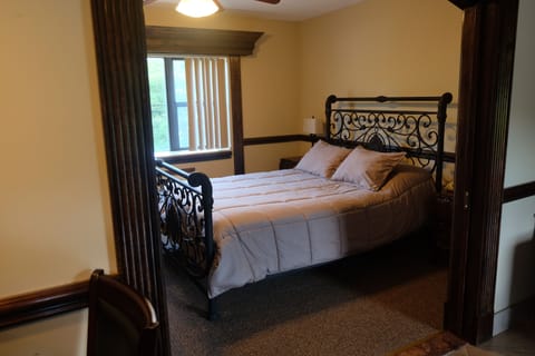 Deluxe Queen Suite | Blackout drapes, soundproofing, iron/ironing board, free WiFi