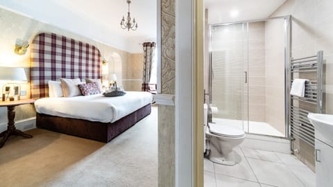 King Room | Desk, blackout drapes, iron/ironing board, free WiFi