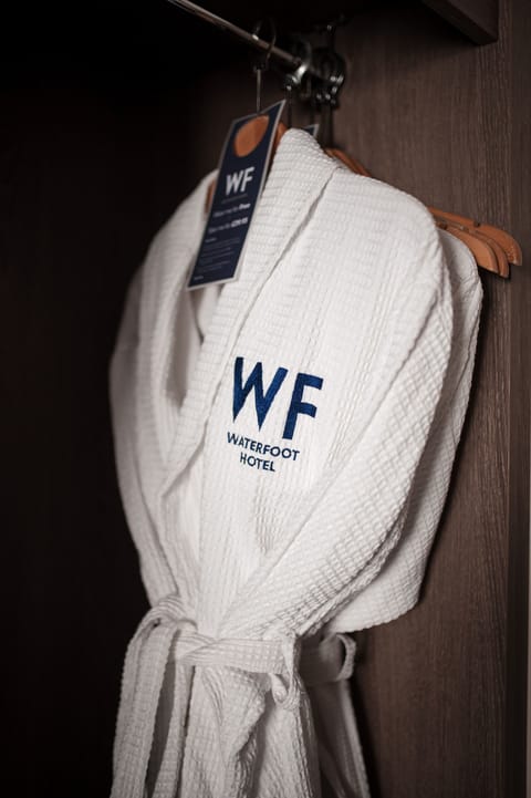 Premium bedding, in-room safe, desk, iron/ironing board