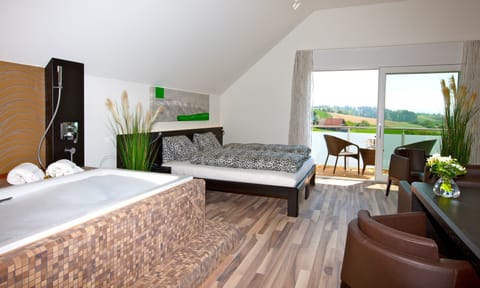 Superior Junior Suite with Whirlpool Bath | Premium bedding, minibar, in-room safe, desk