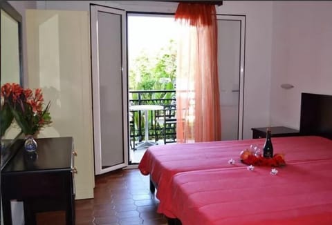 1 bedroom, in-room safe, iron/ironing board, free cribs/infant beds