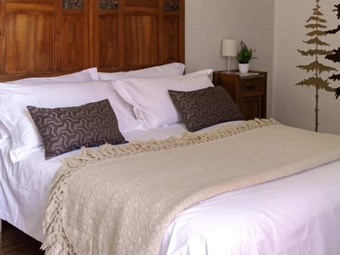 Double or Twin Room, Lake View | Frette Italian sheets, pillowtop beds, in-room safe, desk