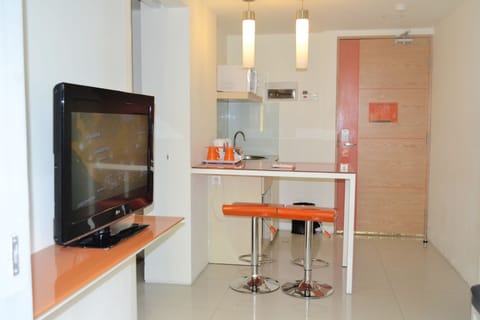 HARRIS Residence 1 Bedroom | Private kitchenette | Fridge, coffee/tea maker, electric kettle