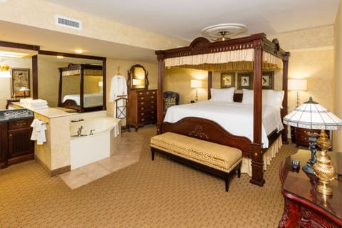 Presidential Suite, 1 King Bed, Non Smoking | Pillowtop beds, desk, laptop workspace, iron/ironing board