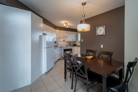 Condo, 2 Bedrooms, Kitchen | Private kitchen