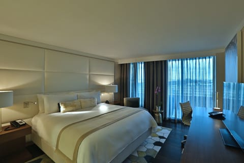 Suite, 1 Bedroom | Premium bedding, pillowtop beds, minibar, in-room safe