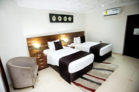 Twin Room | 1 bedroom, premium bedding, minibar, in-room safe