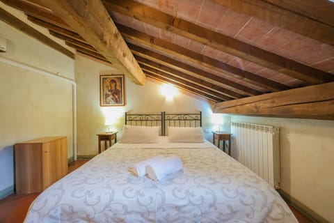 Classic Triple Room | Down comforters, desk, blackout drapes, free WiFi