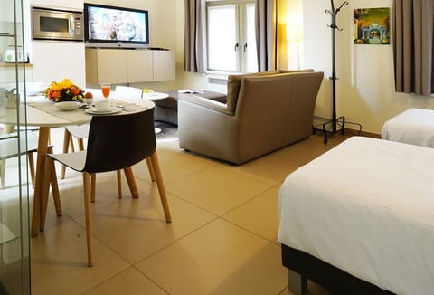 Apartment | Living area | Flat-screen TV, DVD player