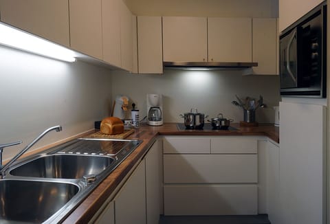 Apartment, 1 Bedroom | Private kitchen | Full-size fridge, microwave, stovetop, dishwasher