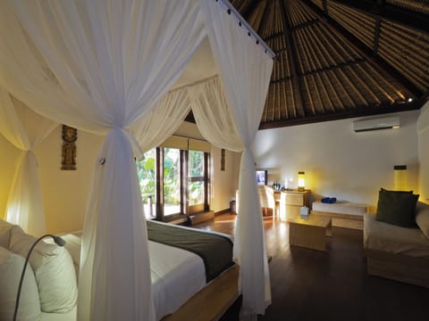 Deluxe Double or Twin Room | Premium bedding, in-room safe, desk, laptop workspace