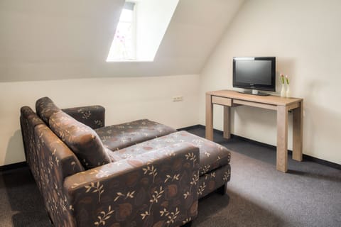 Junior Suite | Living area | TV, iPod dock