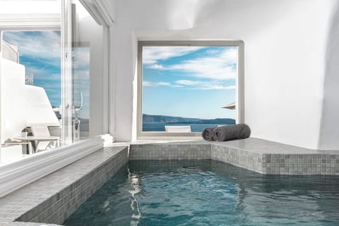 Cave Suite with Hot Tub Caldera & Sea View | Premium bedding, pillowtop beds, in-room safe, individually decorated