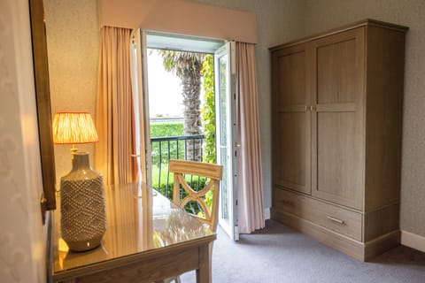 Suite, 1 King Bed, Balcony, Garden View | Premium bedding, in-room safe, individually decorated