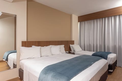 Executive Double Room | Minibar, desk, free WiFi, bed sheets