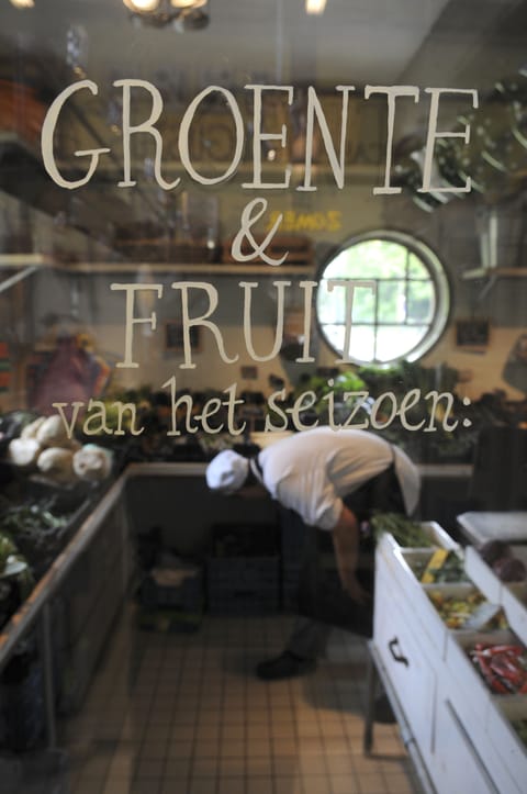 Breakfast, lunch, dinner served; garden views