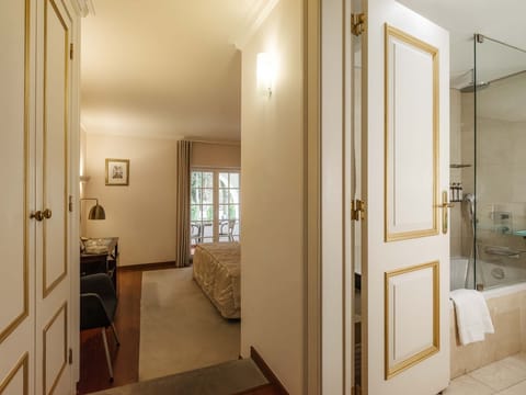 Charming Double Balcony | Minibar, in-room safe, individually decorated, individually furnished