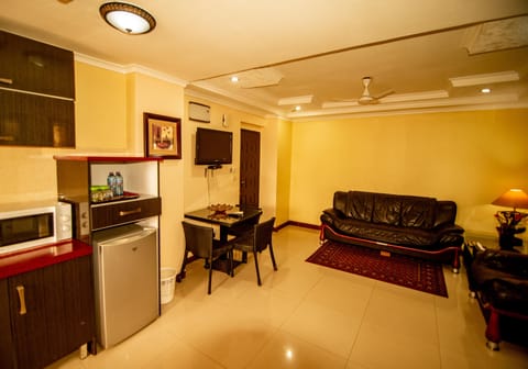 Apartment, 2 Bedrooms | Private kitchen | Fridge, microwave, coffee/tea maker, electric kettle