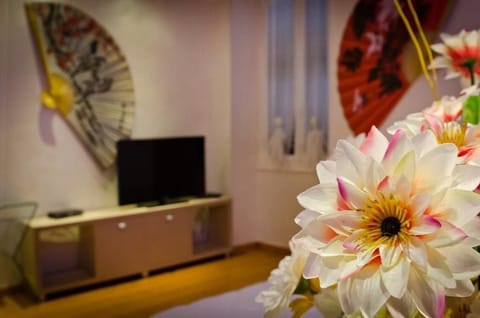 Egyptian cotton sheets, soundproofing, cribs/infant beds, free WiFi