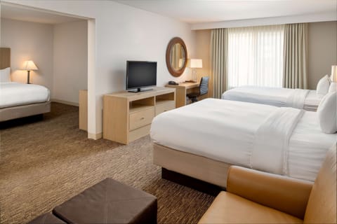 Family Studio Suite, Multiple Beds, Non Smoking | Hypo-allergenic bedding, down comforters, pillowtop beds, in-room safe